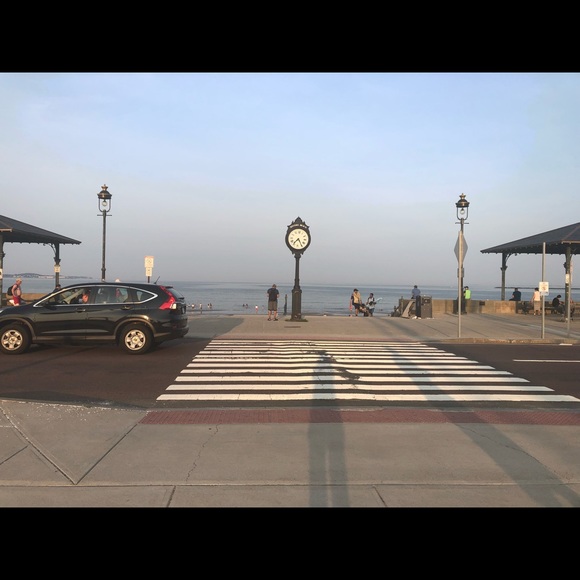 Meet your Posher, Kat - Picture 2 of 3